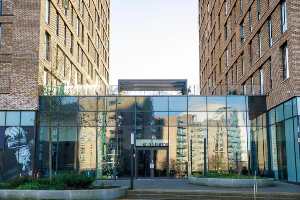 Modern Trafford 1Br Apartment-Free Parking-Cinema Room Manchester Buitenkant foto