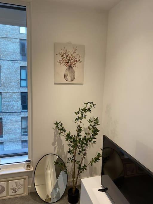 Modern Trafford 1Br Apartment-Free Parking-Cinema Room Manchester Buitenkant foto