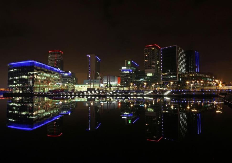 Modern Trafford 1Br Apartment-Free Parking-Cinema Room Manchester Buitenkant foto