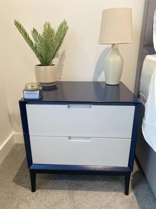 Modern Trafford 1Br Apartment-Free Parking-Cinema Room Manchester Buitenkant foto