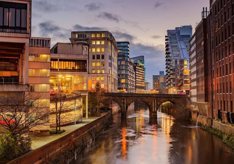 Modern Trafford 1Br Apartment-Free Parking-Cinema Room Manchester Buitenkant foto